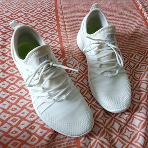 Size 8 Nike training shoes.